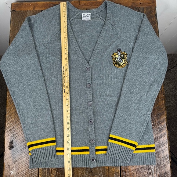 Hufflepuff House Crest Cardigan – Harry Potter Official Knitwear - Picture 8 of 14